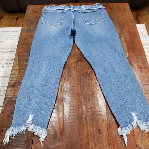 Judy Blue Light Blue Frayed Hem Cropped Jeans - Picture 1 of 8